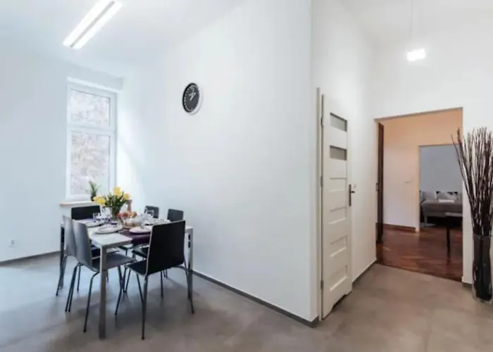 With Balcony - 21 Filipa Street